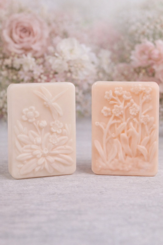 🍯🌾 Oatmeal Milk & Honey – Mini Square Flower Soap (2 oz)